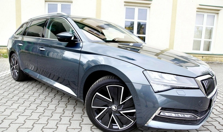 Skoda Superb cena 94900 przebieg: 120000, rok produkcji 2021 z Płock małe 596